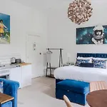 4 Berkeley Square I Boutique * Bristol