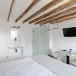 4 Berkeley Square I Boutique Apartment
