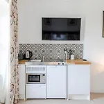 4 Berkeley Square I Boutique *