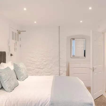 Apartment 4 Berkeley Square I Boutique Bristol