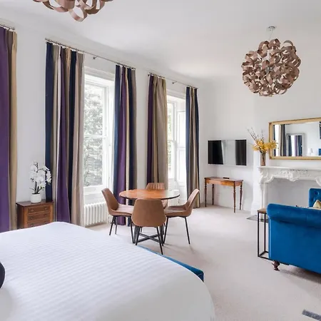 4 Berkeley Square I Your Apartment *