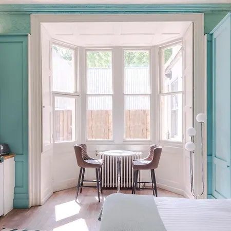 4 Berkeley Square I Your Apartment *