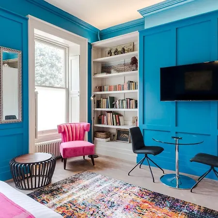 4 Berkeley Square I Boutique Apartmán