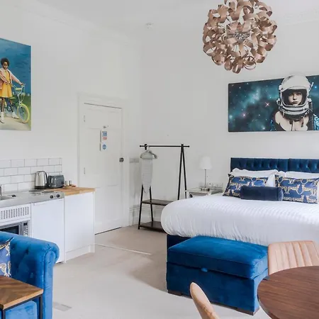 4 Berkeley Square I Boutique * Bristol