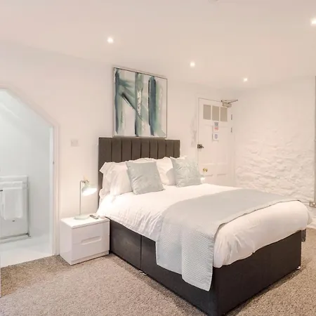 Apartment 4 Berkeley Square I Boutique Bristol