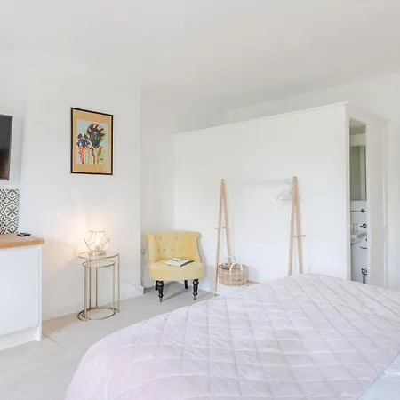 4 Berkeley Square I Boutique Apartament Bristol