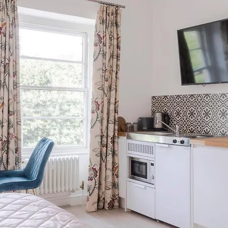 4 Berkeley Square I Boutique * Bristol