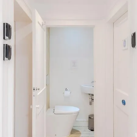 4 Berkeley Square I Boutique Apartment