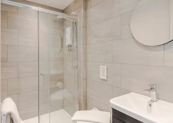 4 Berkeley Square I Boutique