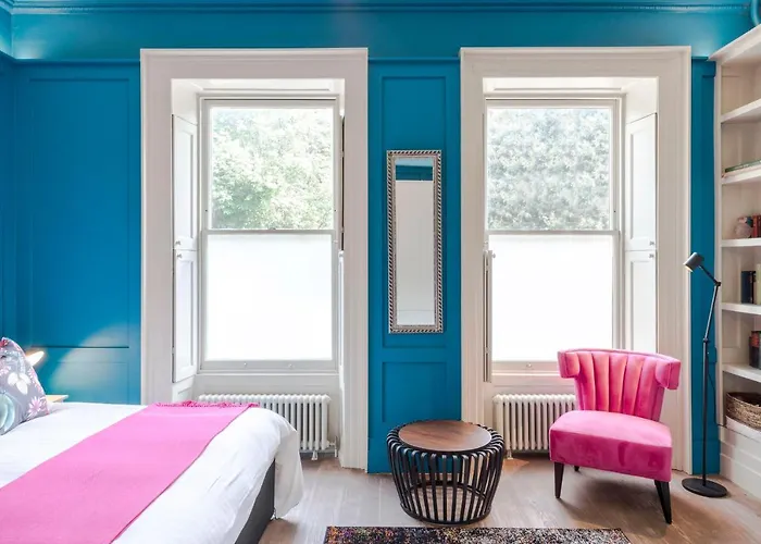 4 Berkeley Square I Boutique *