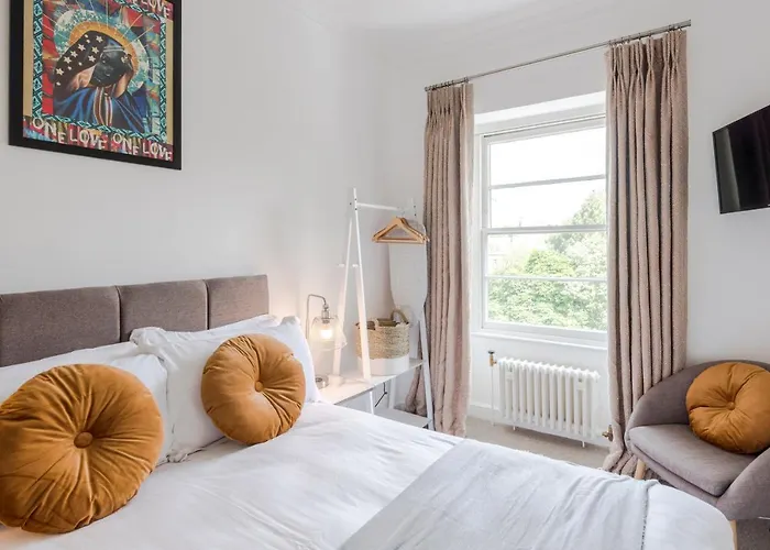 4 Berkeley Square I Boutique 公寓 *