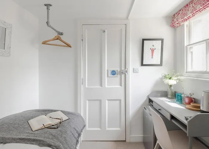 4 Berkeley Square I Boutique Apartman *