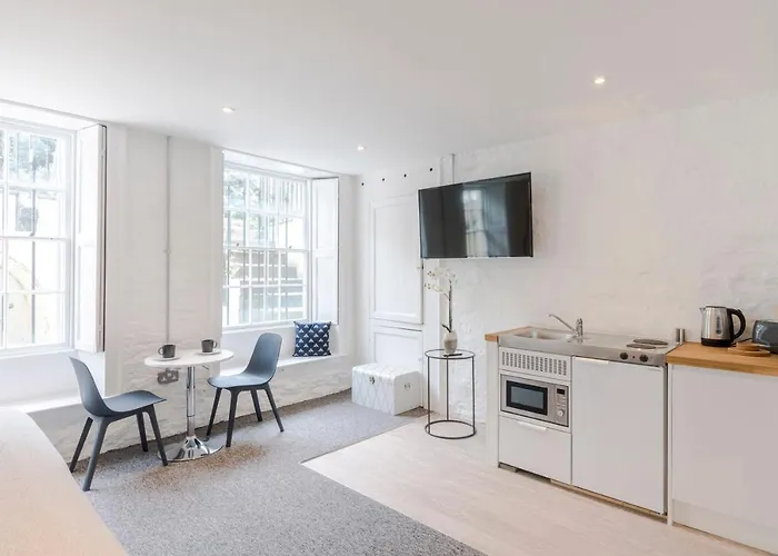 4 Berkeley Square I Boutique Apartman Bristol