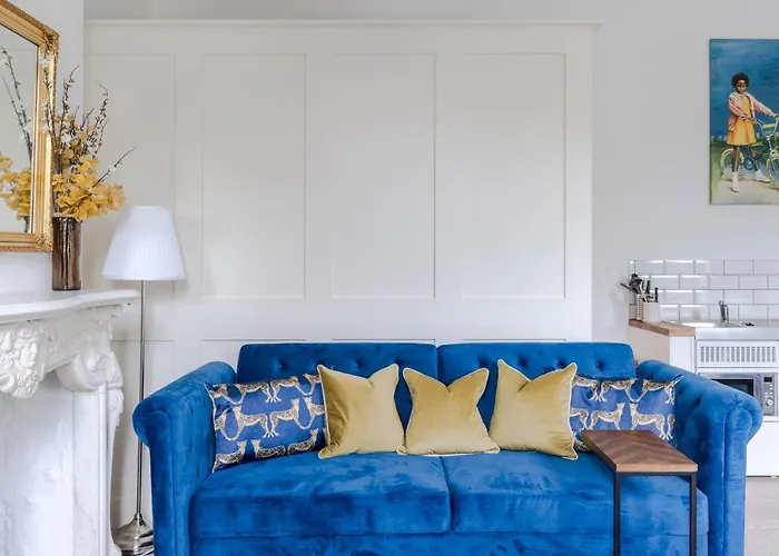 4 Berkeley Square I Boutique * 布里斯托