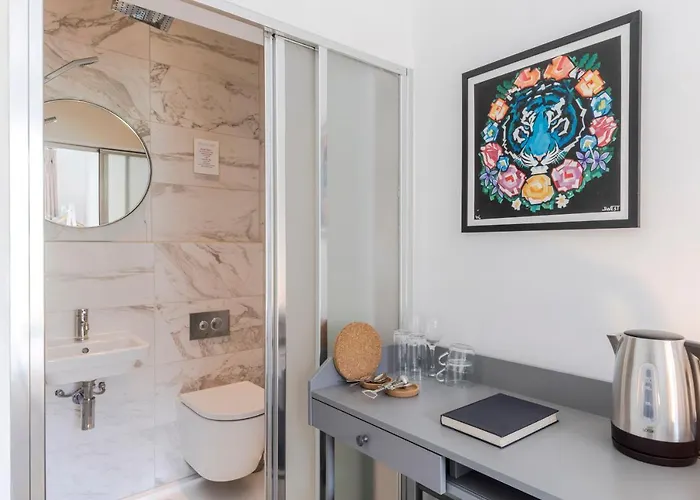 4 Berkeley Square I Boutique