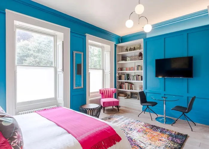 4 Berkeley Square I Boutique *