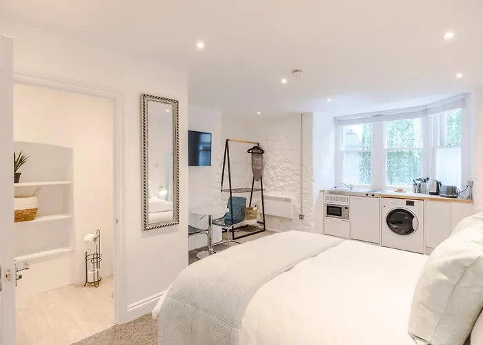 4 Berkeley Square I Boutique * 布里斯托