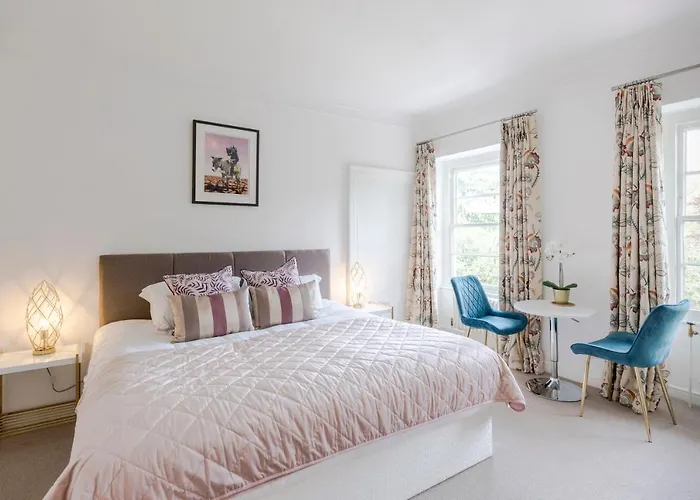 4 Berkeley Square I Boutique * Bristol