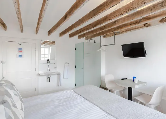 4 Berkeley Square I Boutique Apartman