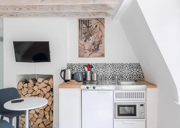 4 Berkeley Square I Boutique * 布里斯托