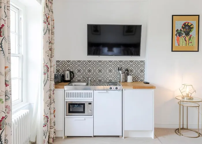 4 Berkeley Square I Boutique *