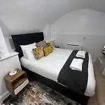 4 Berkeley Square I Boutique Lejlighed *