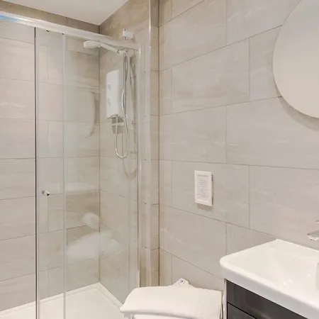 4 Berkeley Square I Boutique