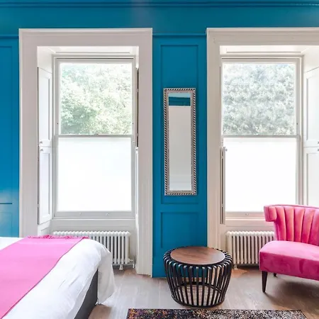 4 Berkeley Square I Boutique *