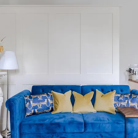 4 Berkeley Square I Boutique * Bristol