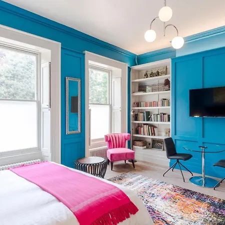 4 Berkeley Square I Boutique *