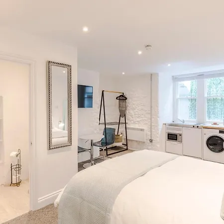 4 Berkeley Square I Boutique * Bristol