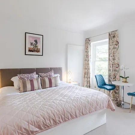 4 Berkeley Square I Boutique * Bristol